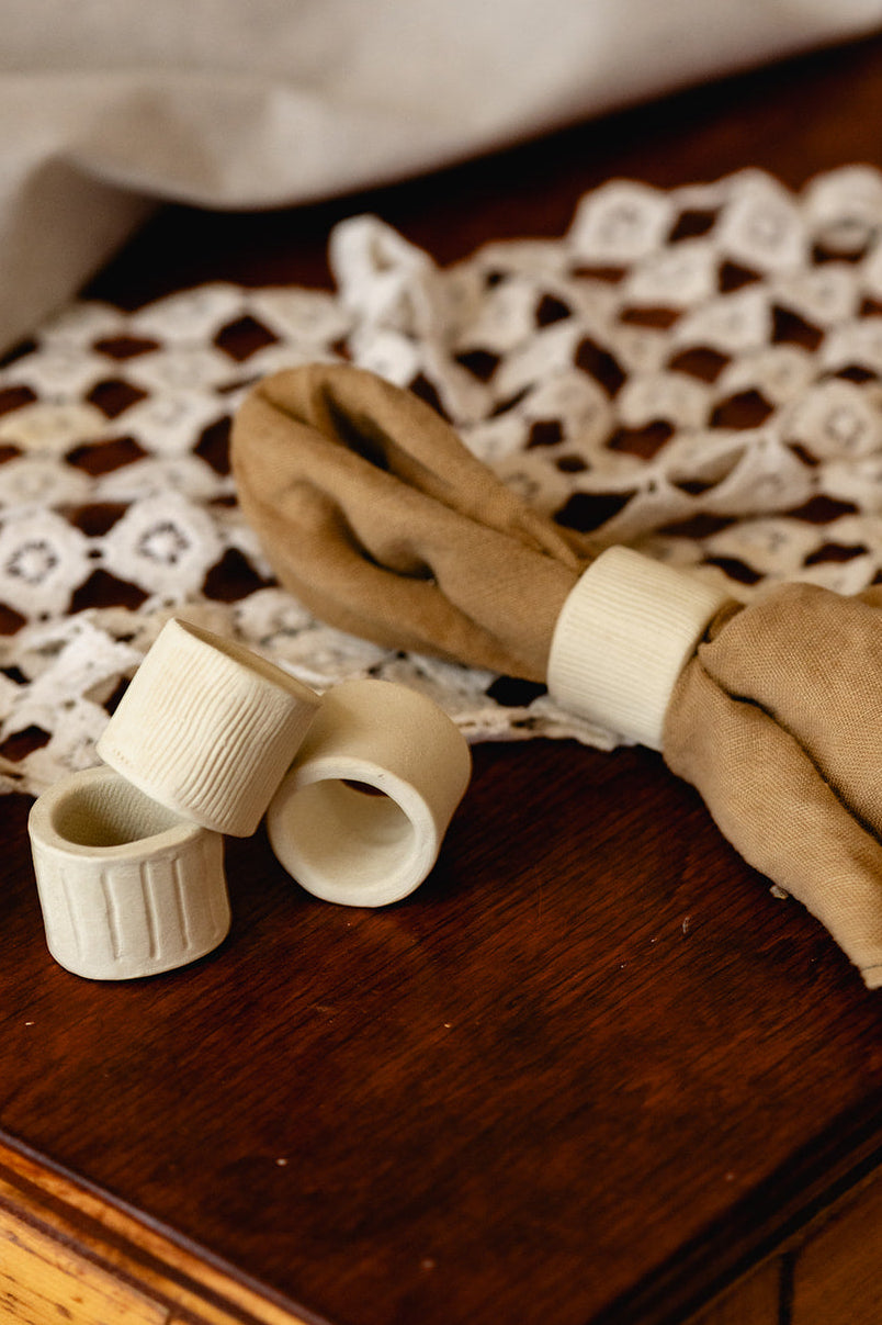 32 . napkin rings set [6]